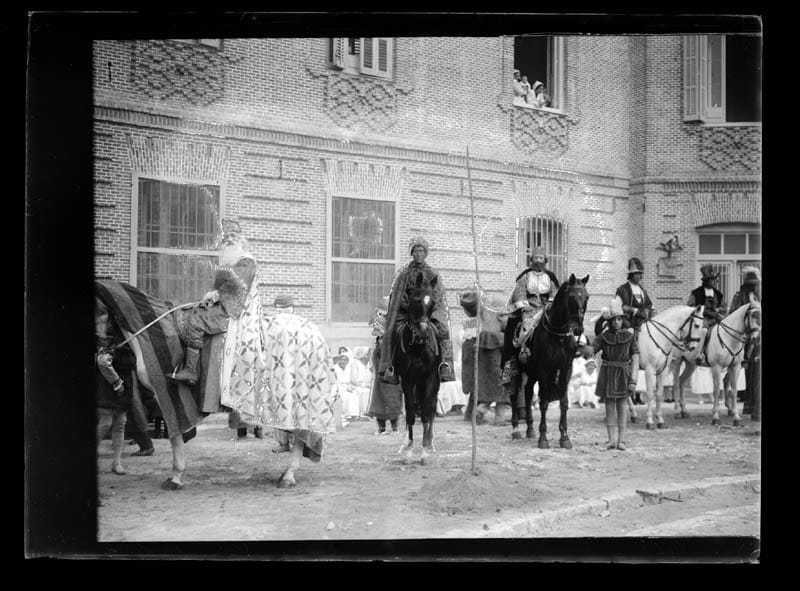 Circo Price performers ride horses for the 1929 parade organised by "El Heraldo de Madrid" newspaper and the city hall