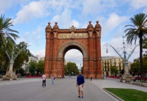 Madrid vs. Barcelona: Beyond Football me arc de triomf
