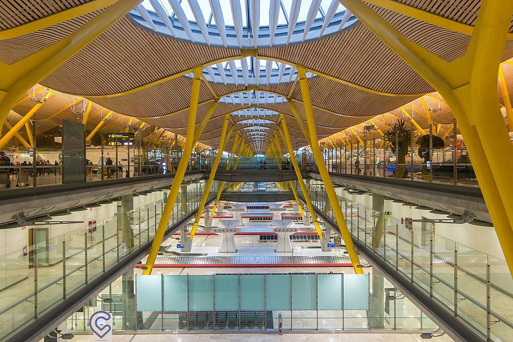 1024px-17-12-14-Flughafen-Madrid-Barajas-RalfR-DSCF1008